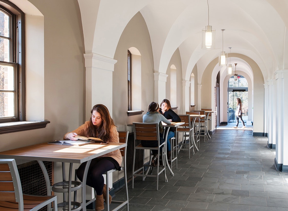  A vaulted gallery along the front of the entry façade has been reopened as a 24-hour study area with student art adorning the arcade’s niches. 